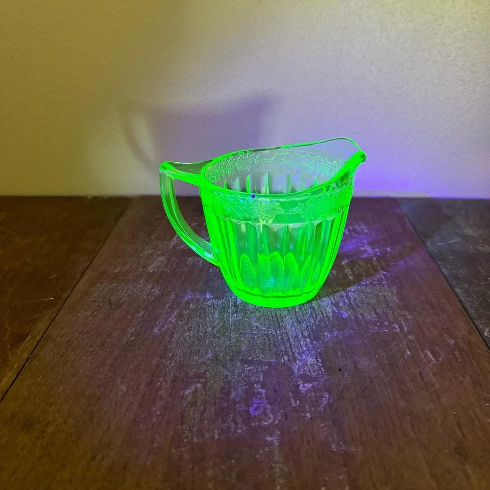 Jeanette Glass Co Depression Era Floral Pattern green vaseline uranium creamer‎